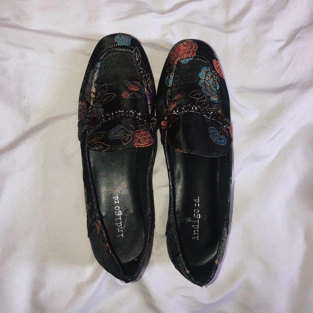 FLAT LOAFERS